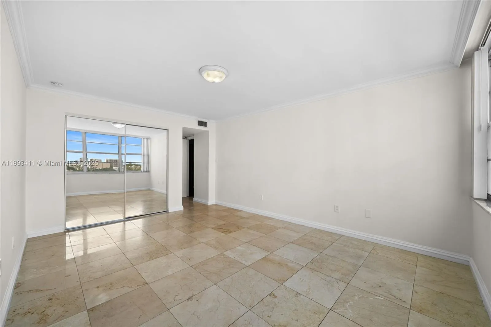 18011 Biscayne Blvd, #902