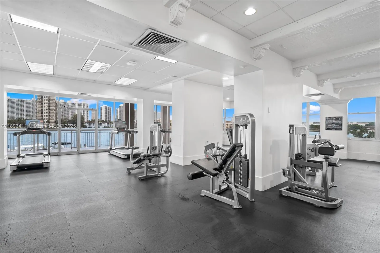 18011 Biscayne Blvd, #902