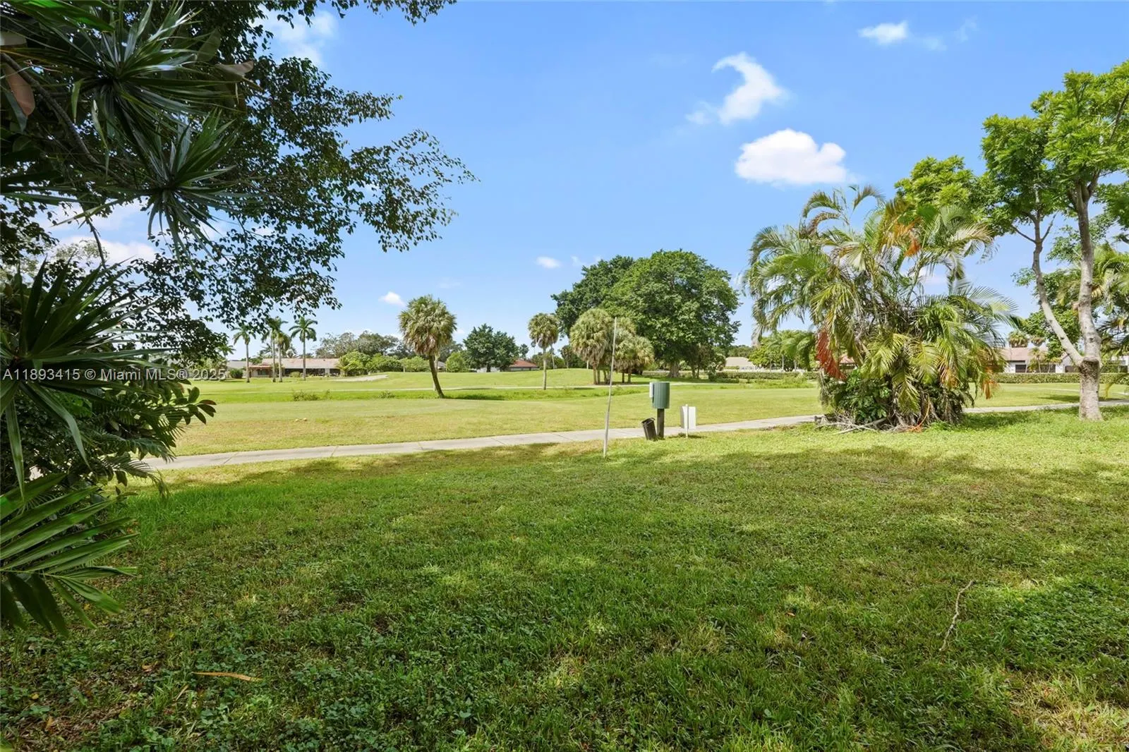 19224 W Lake Dr