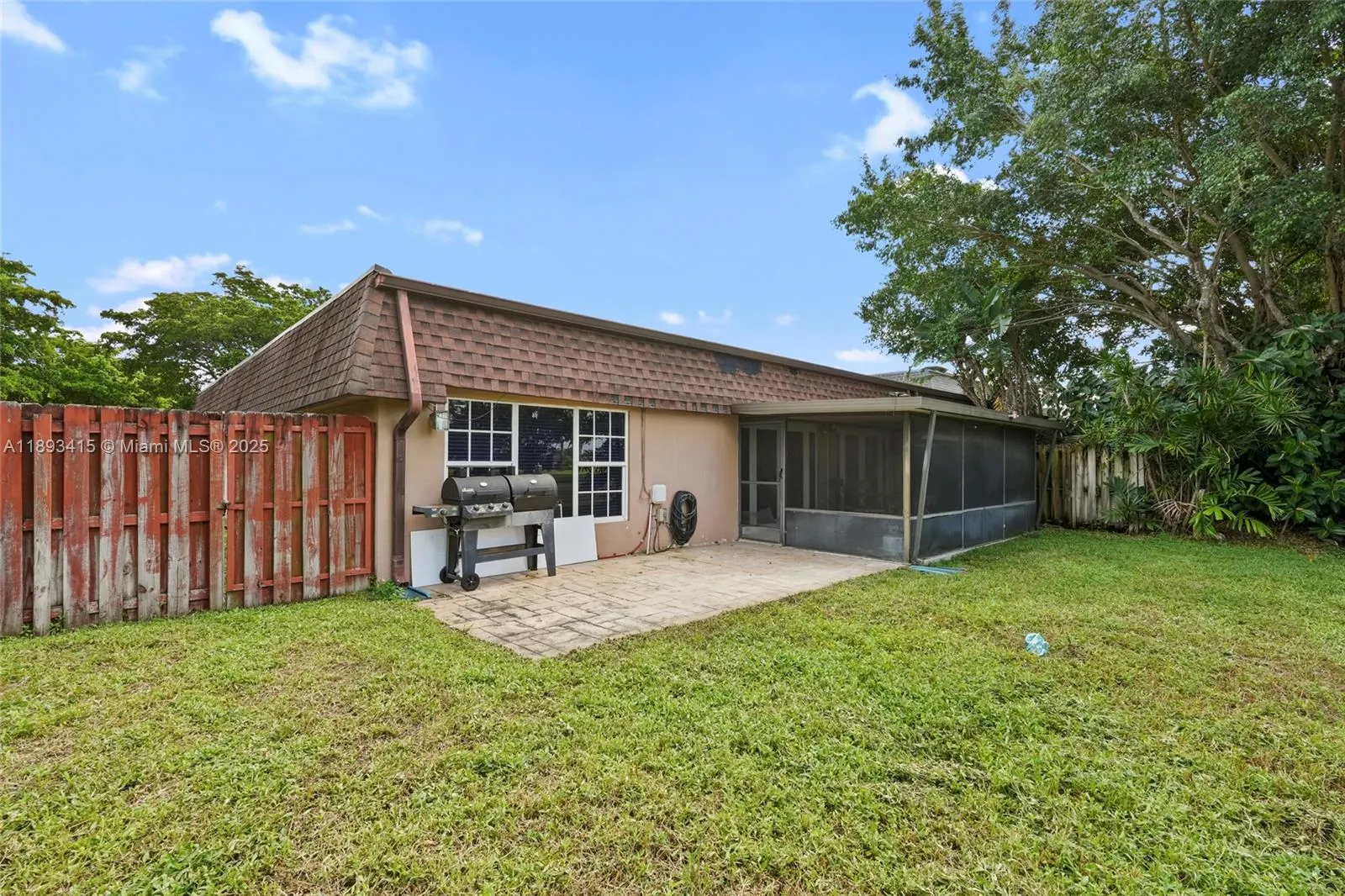 19224 W Lake Dr