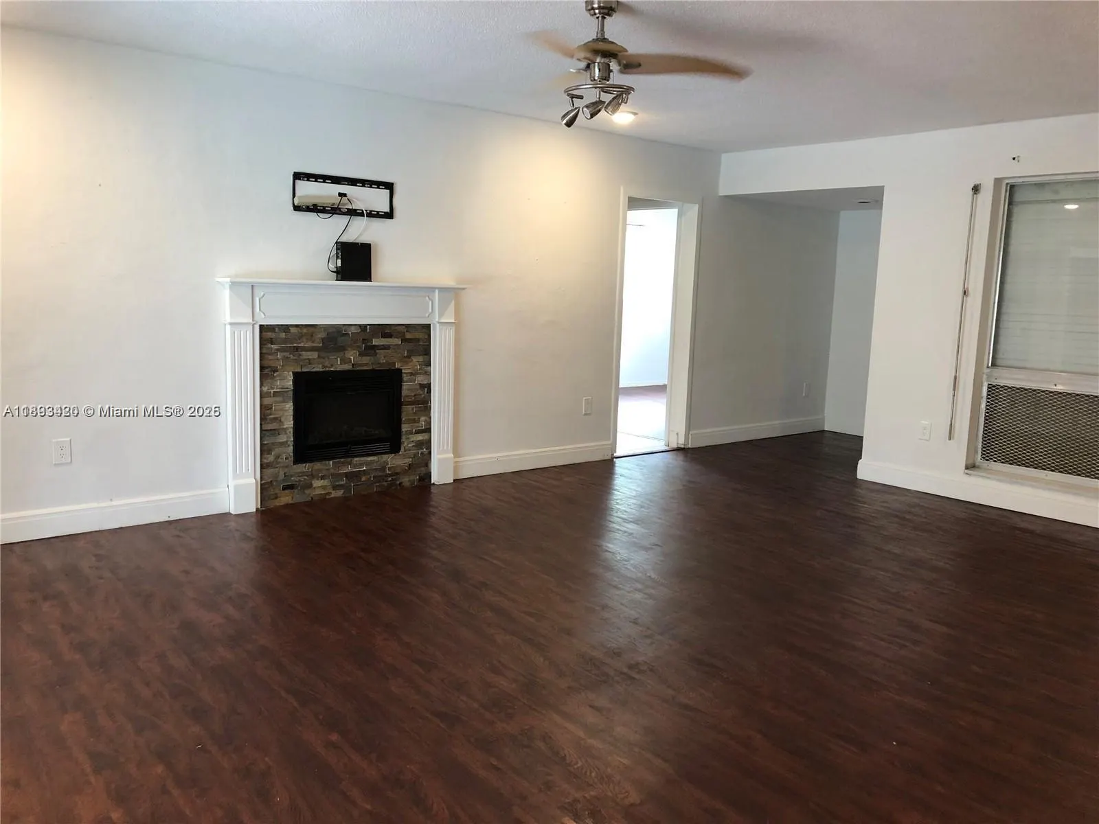 3309 Acapulco Dr