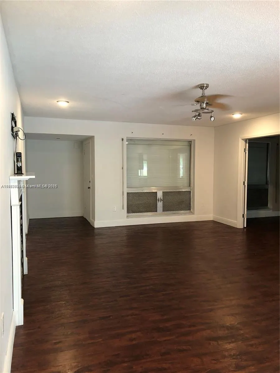 3309 Acapulco Dr