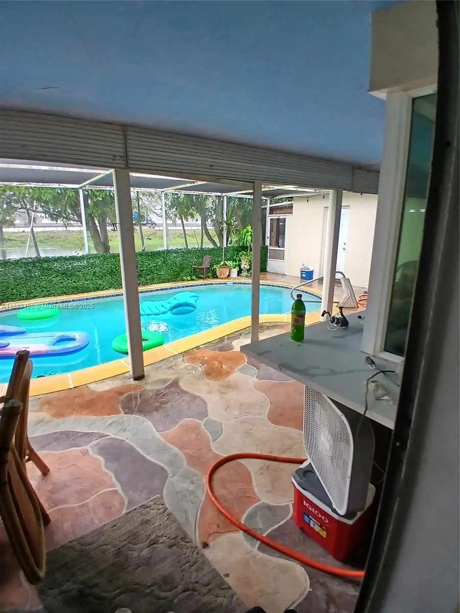 3309 Acapulco Dr