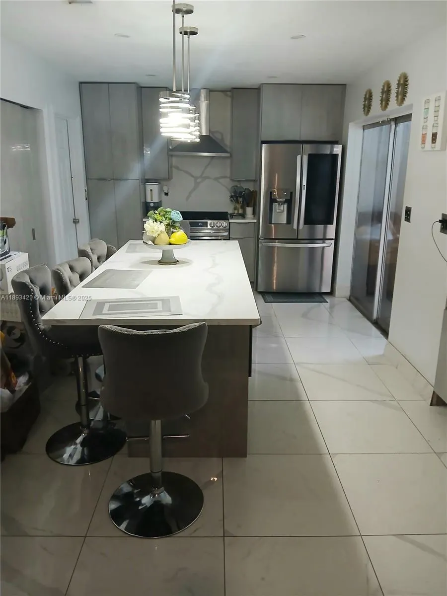 3309 Acapulco Dr