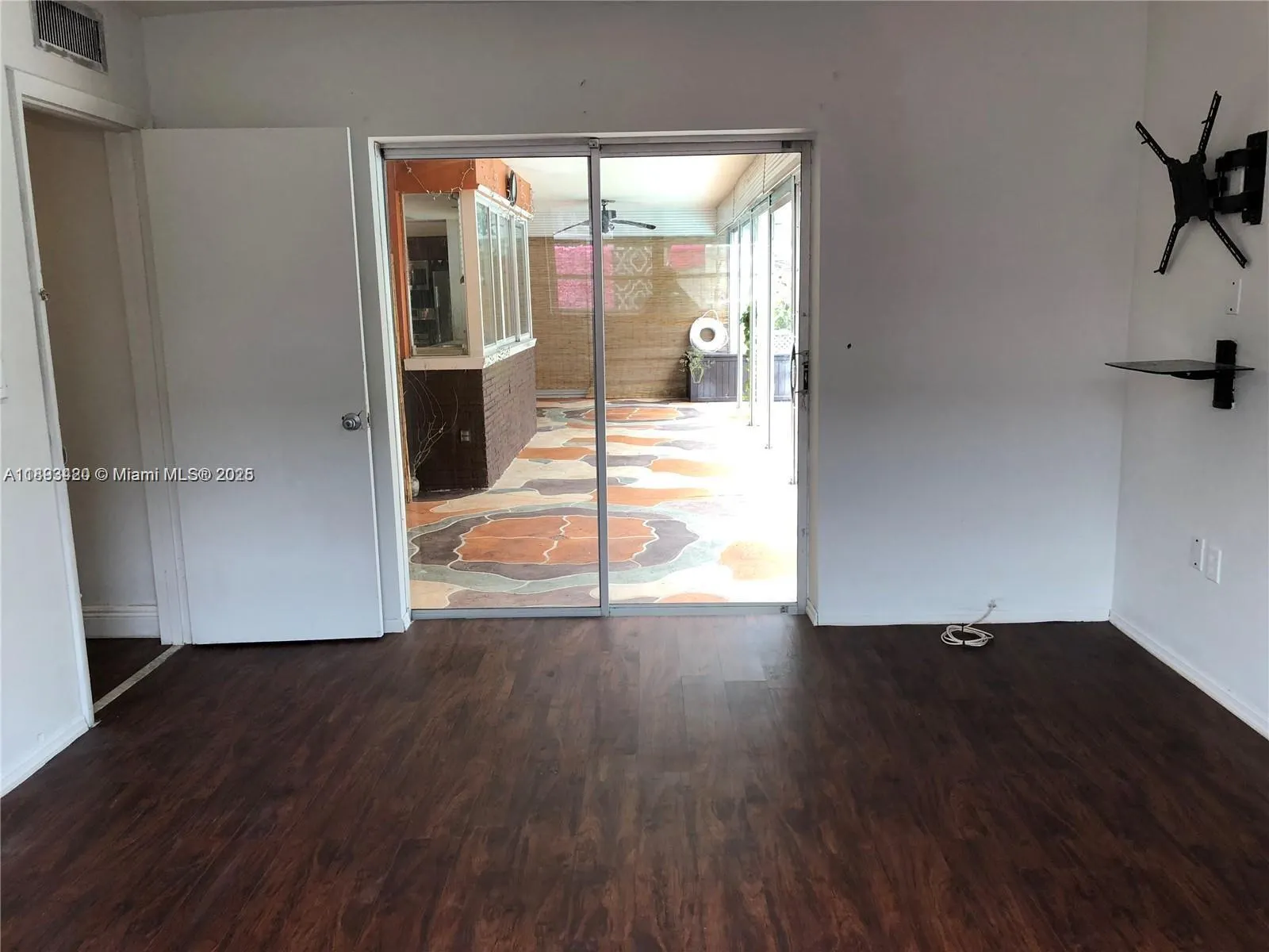 3309 Acapulco Dr