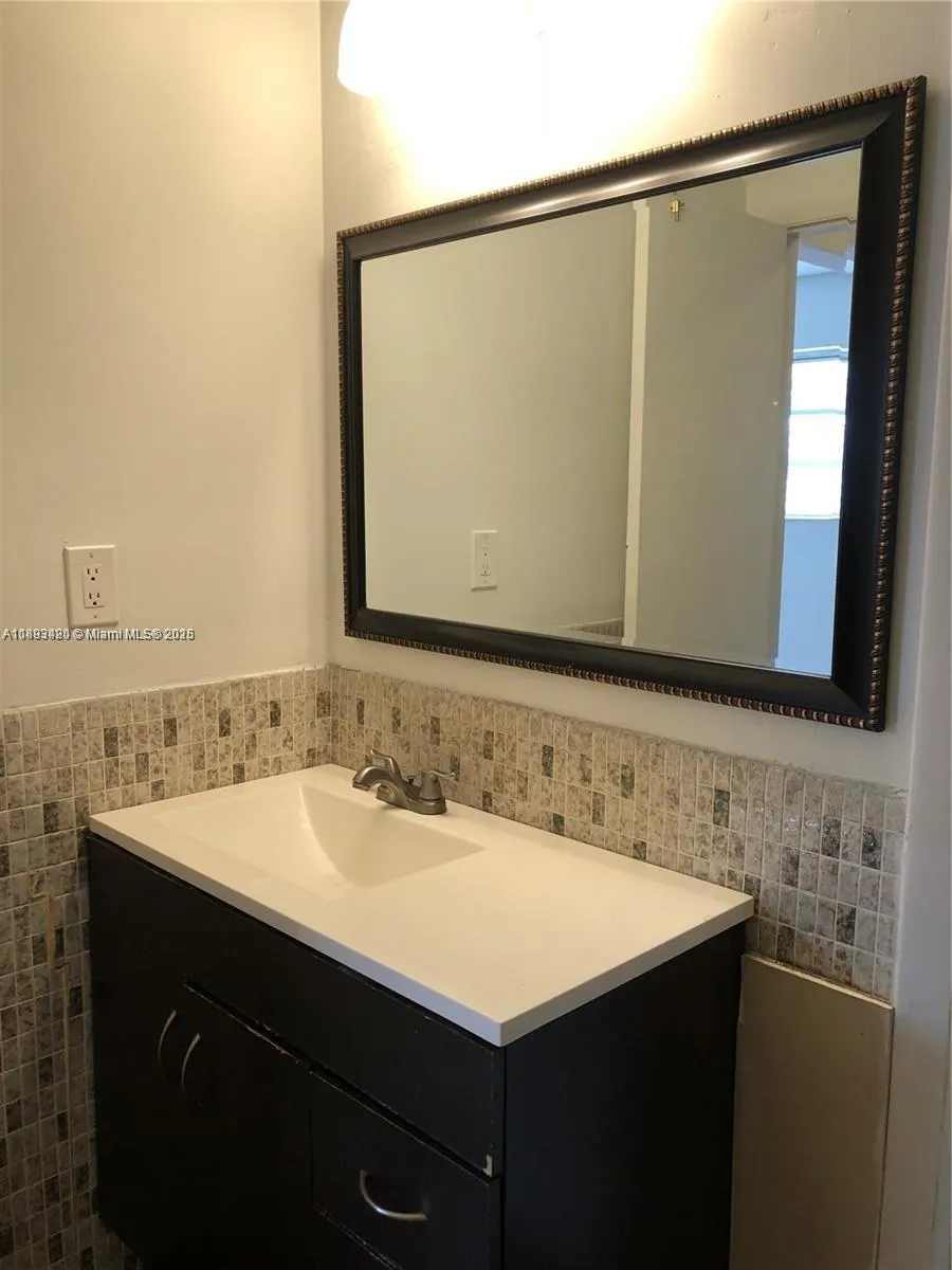 3309 Acapulco Dr