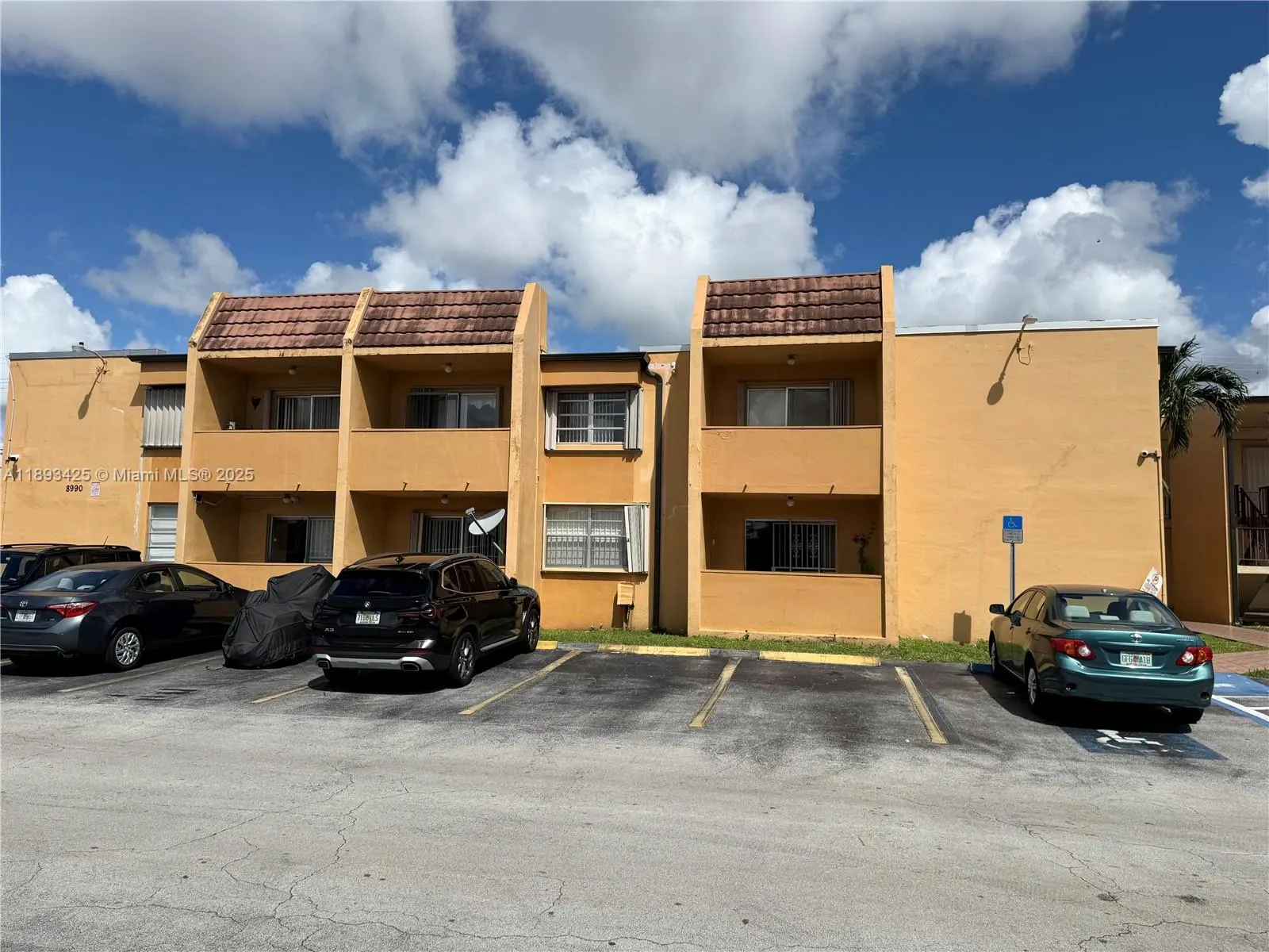 8990 SW 24th St, #11