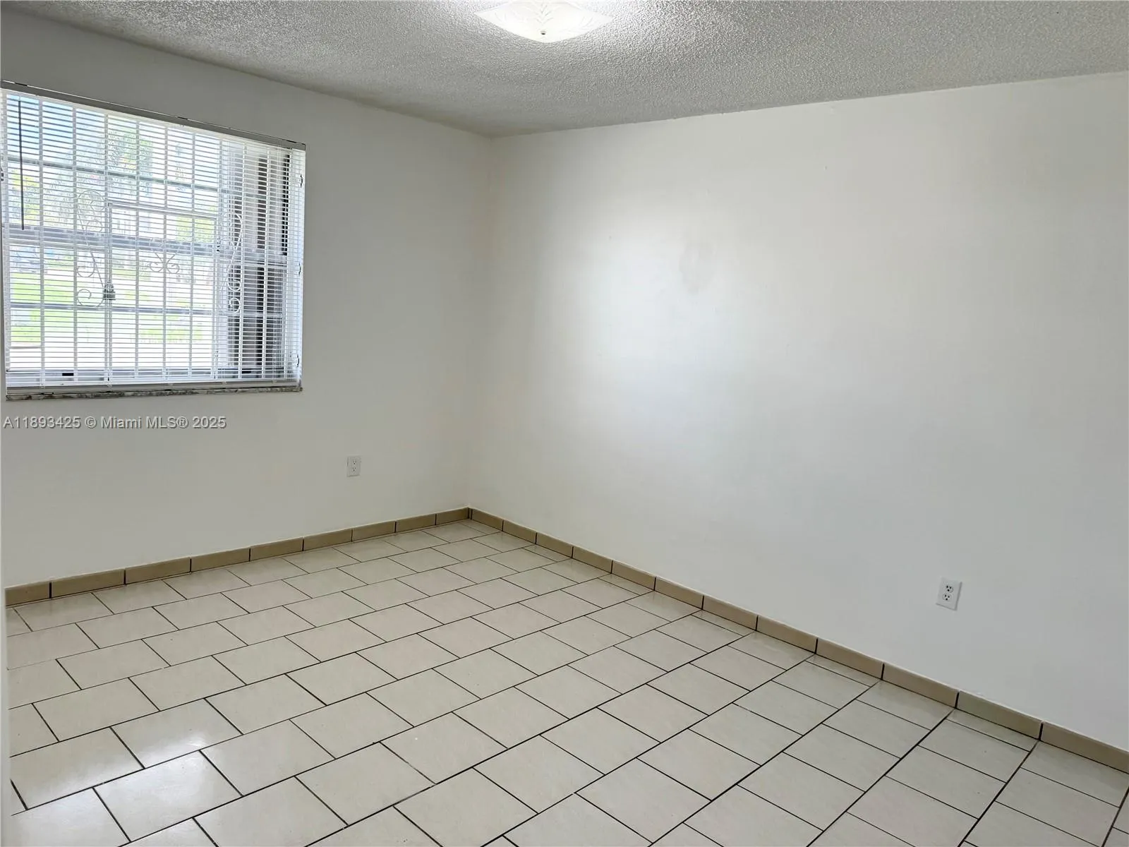 8990 SW 24th St, #11