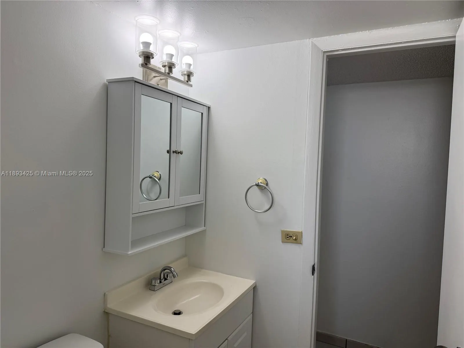 8990 SW 24th St, #11