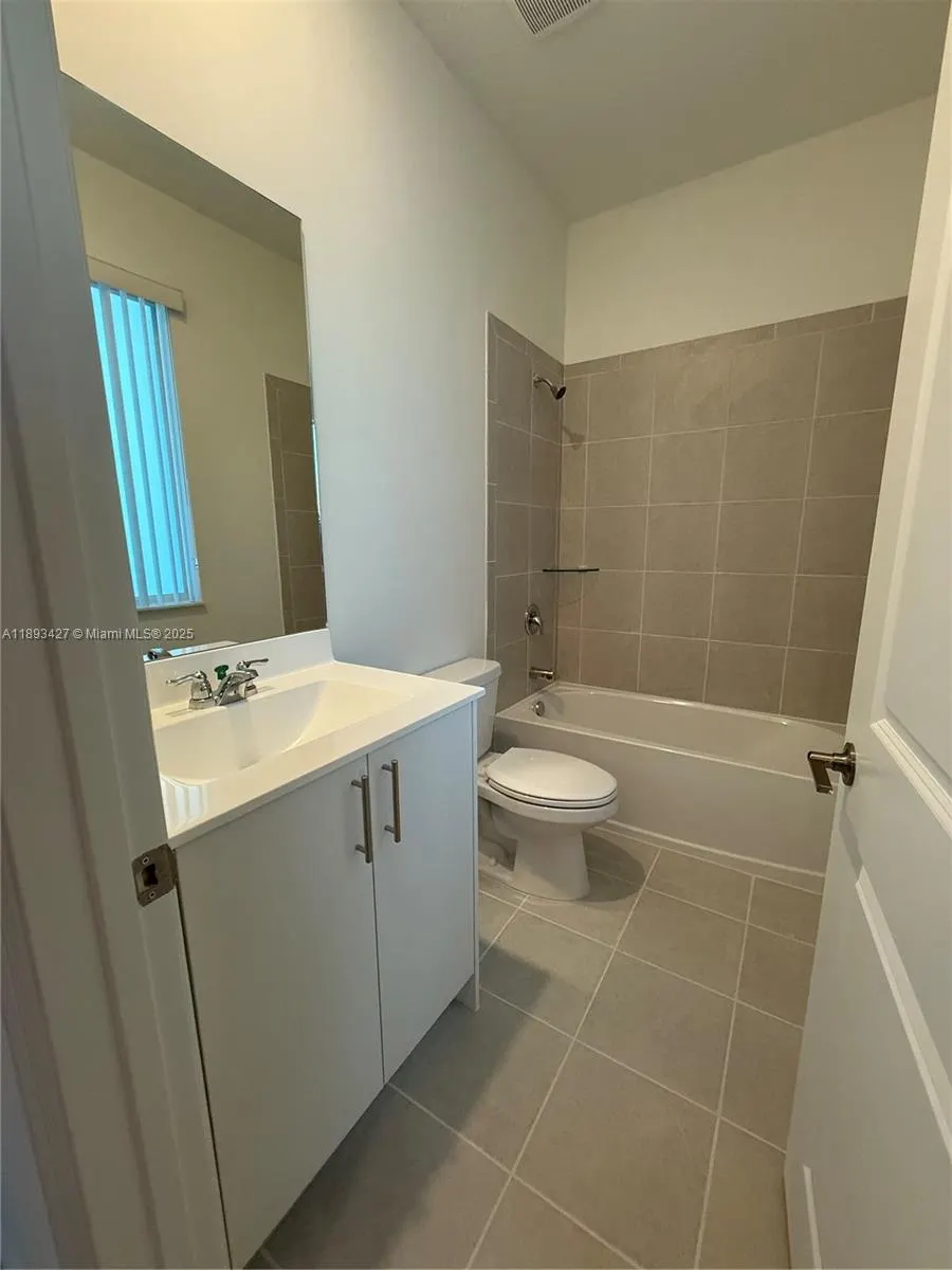 676 SE 14th St