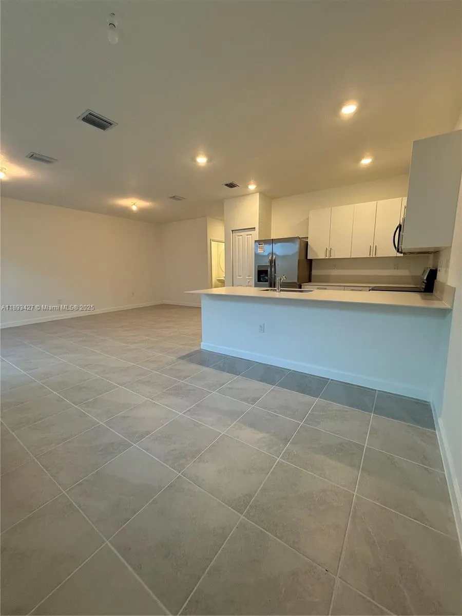 676 SE 14th St