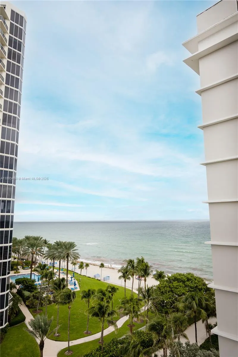 19201 Collins Ave, #720