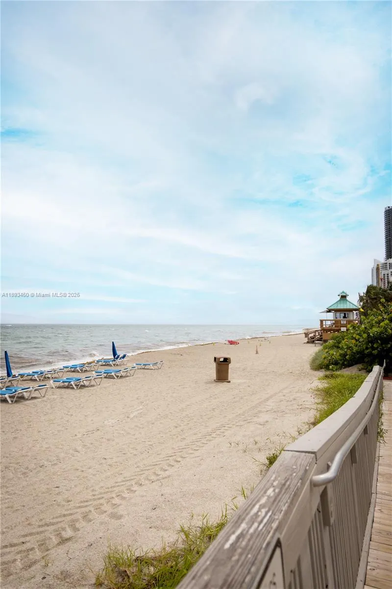 19201 Collins Ave, #720