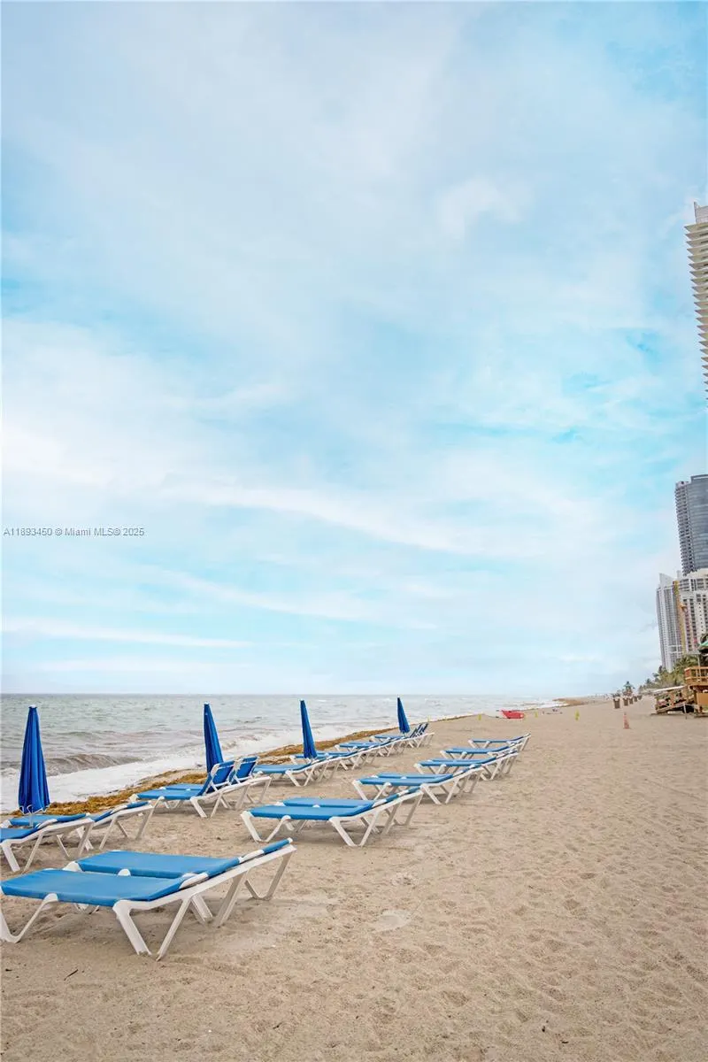 19201 Collins Ave, #720