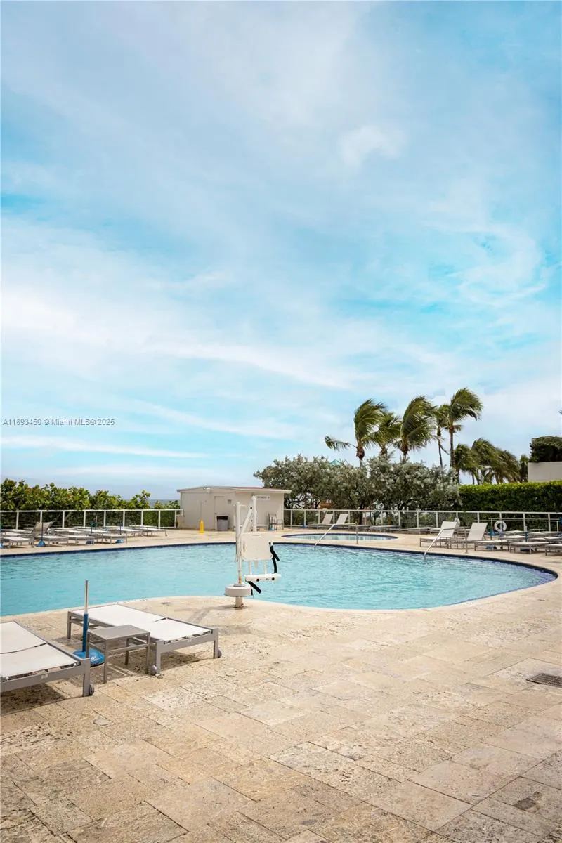 19201 Collins Ave, #720