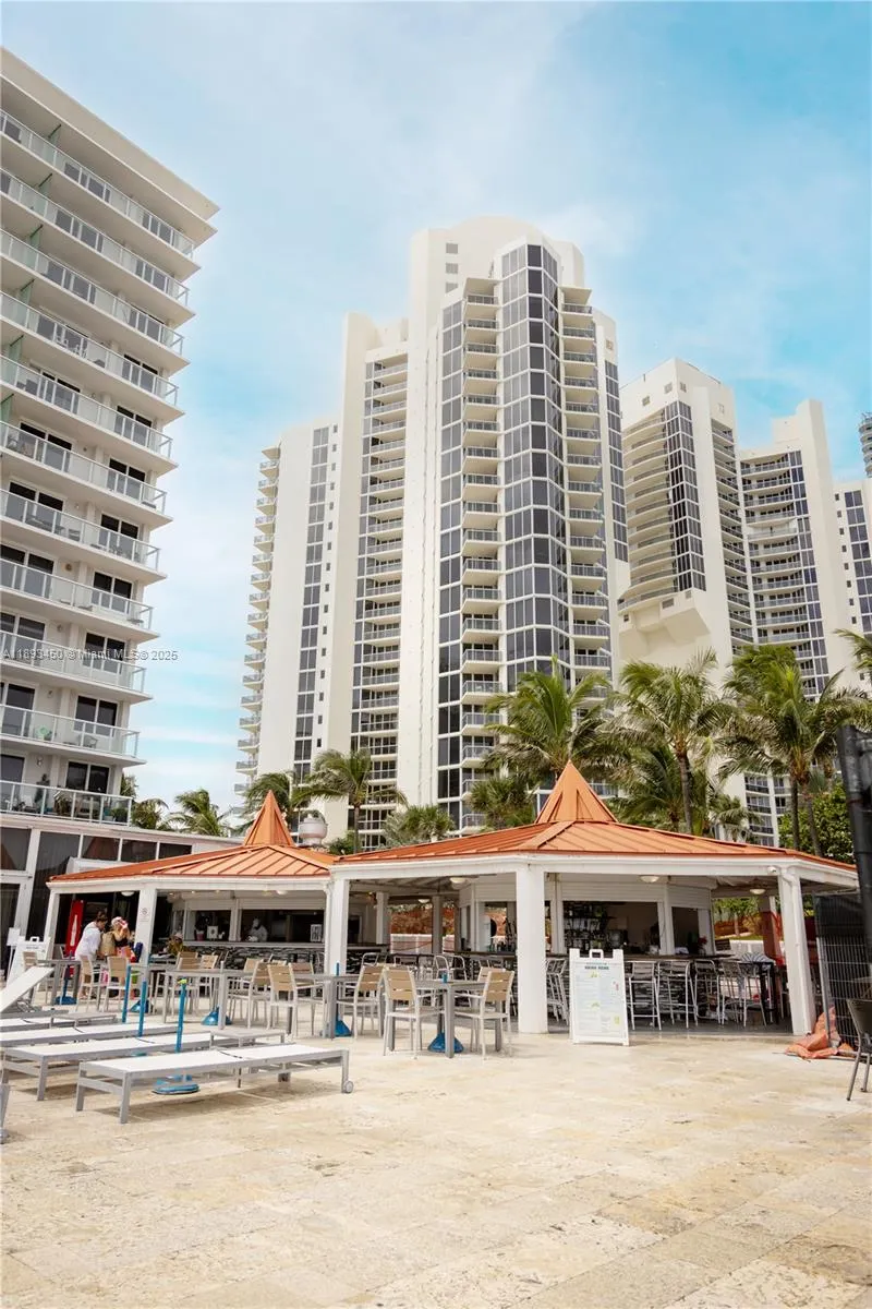 19201 Collins Ave, #720