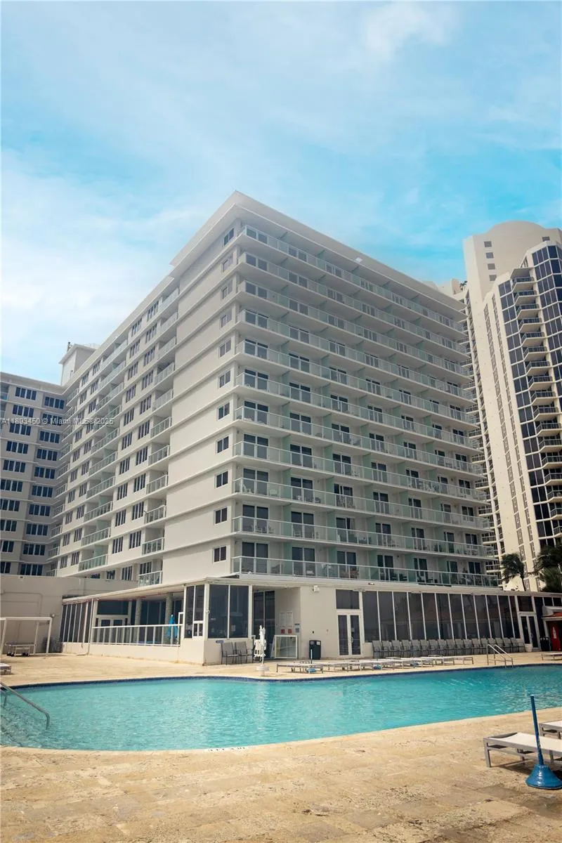 19201 Collins Ave, #720