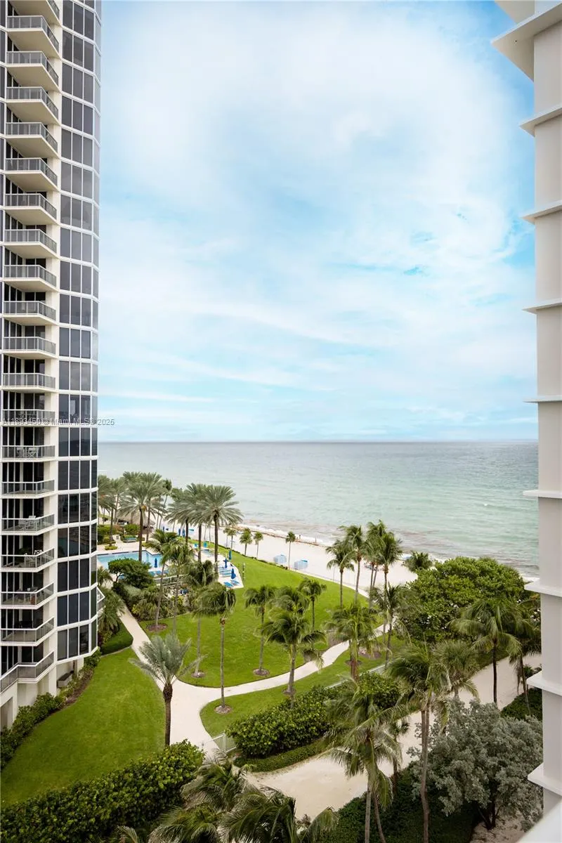 19201 Collins Ave, #720