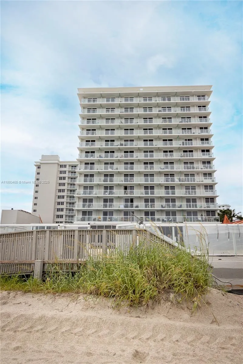 19201 Collins Ave, #720