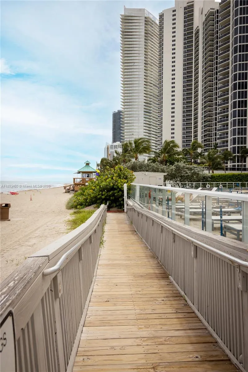 19201 Collins Ave, #720