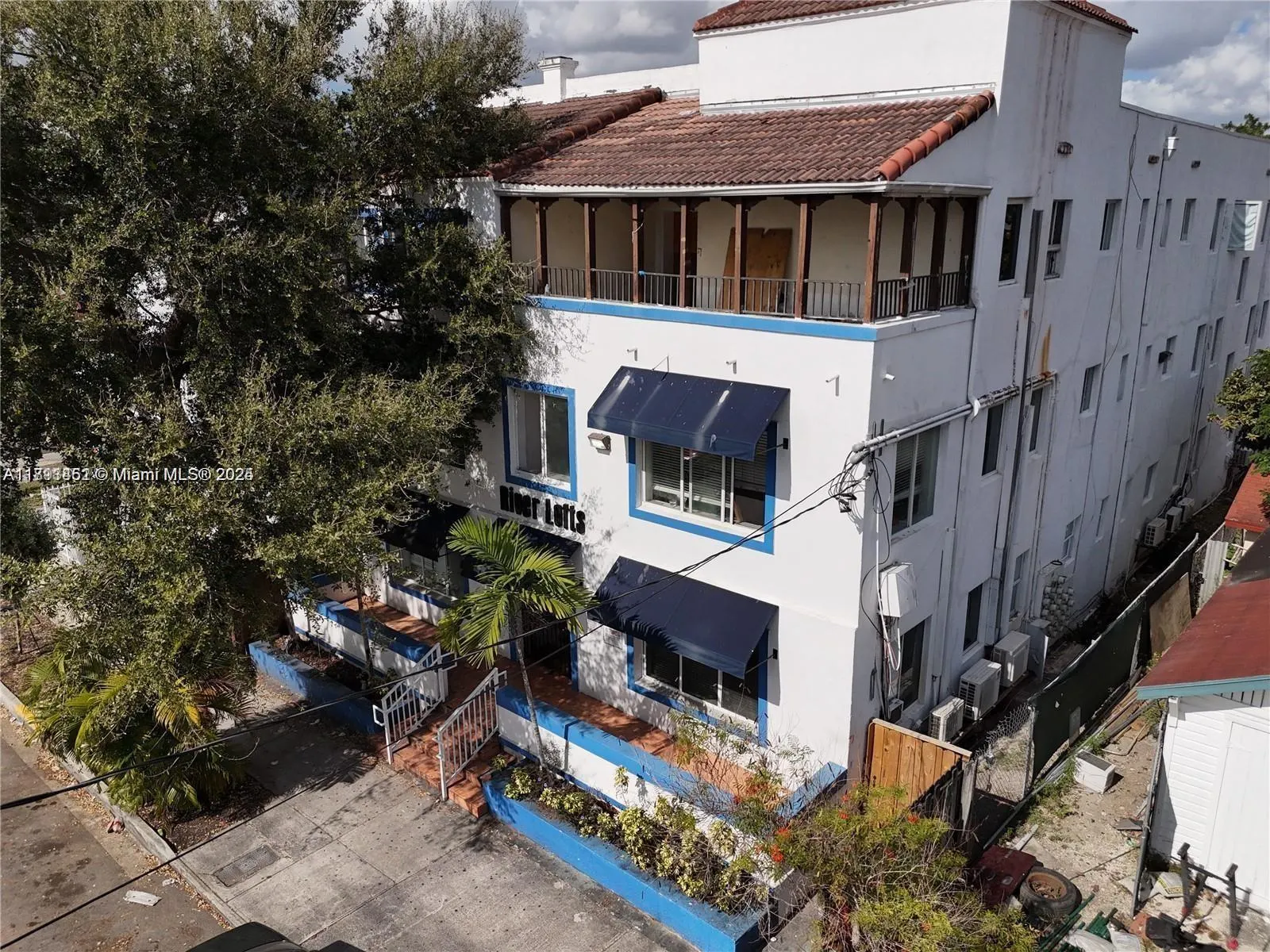 1021 NW 3rd St, #305