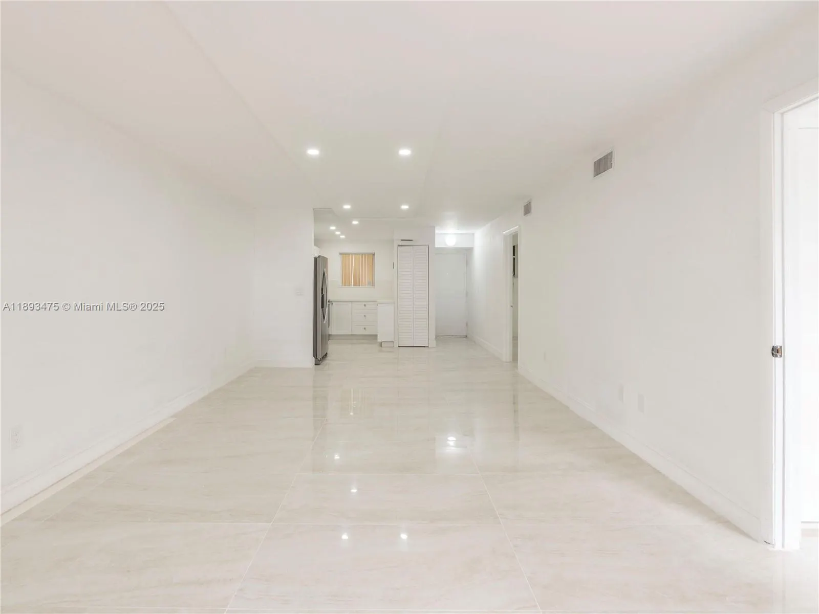 3195 Foxcroft Rd, #F211