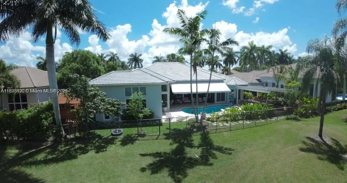 2493 Poinciana Dr