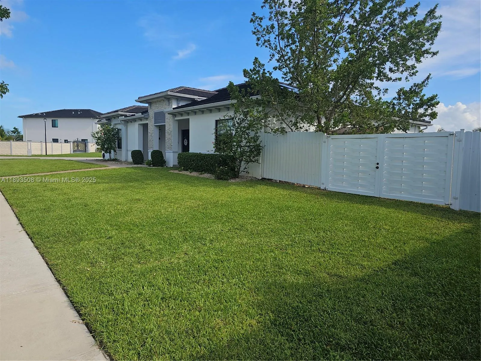 18964 SW 135th Ave