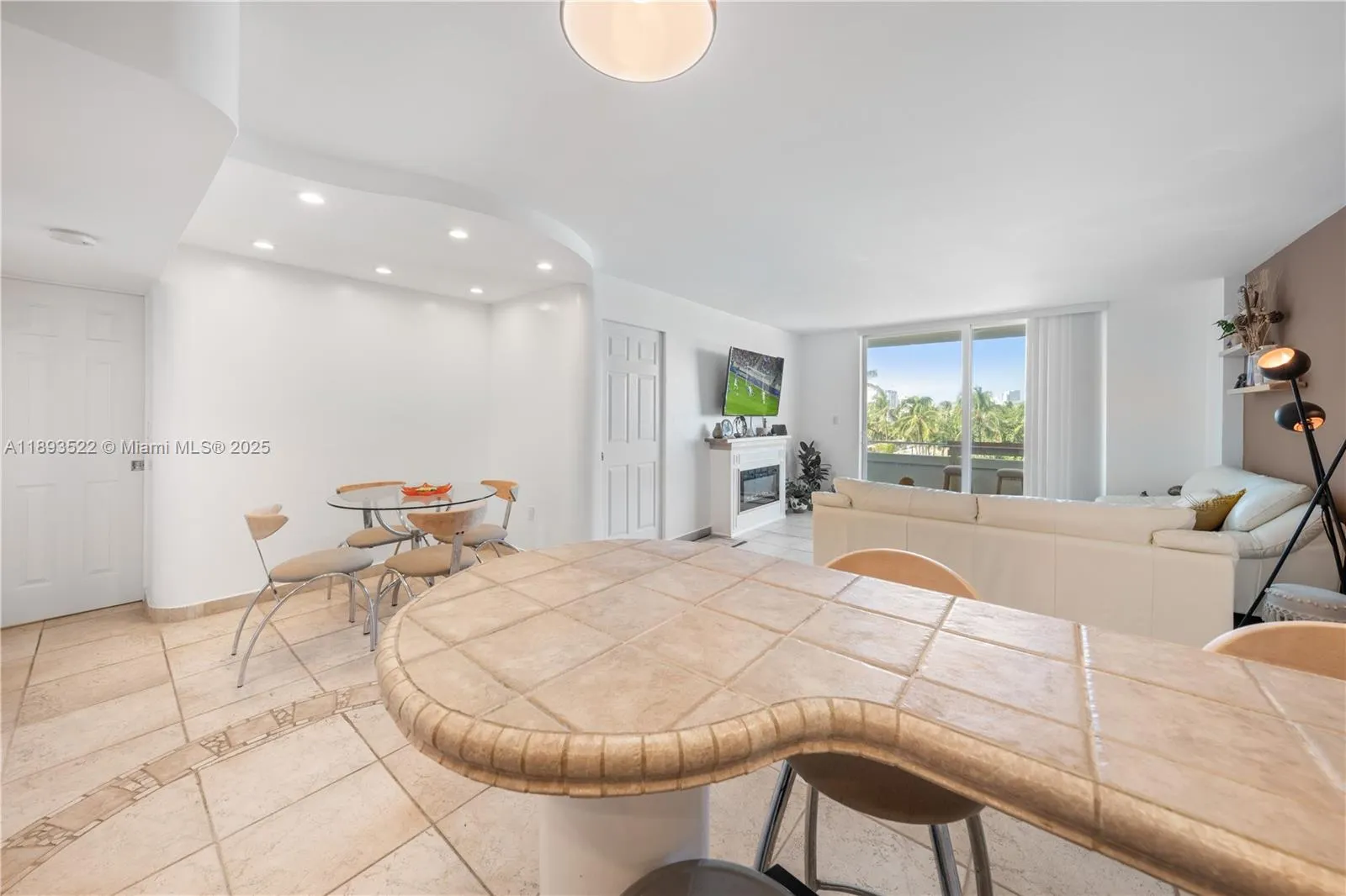 465 Ocean Dr, #524