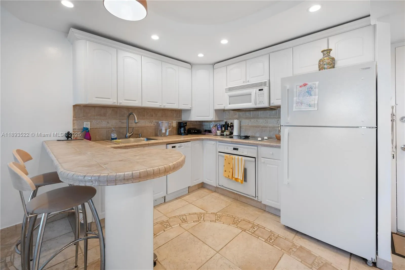 465 Ocean Dr, #524
