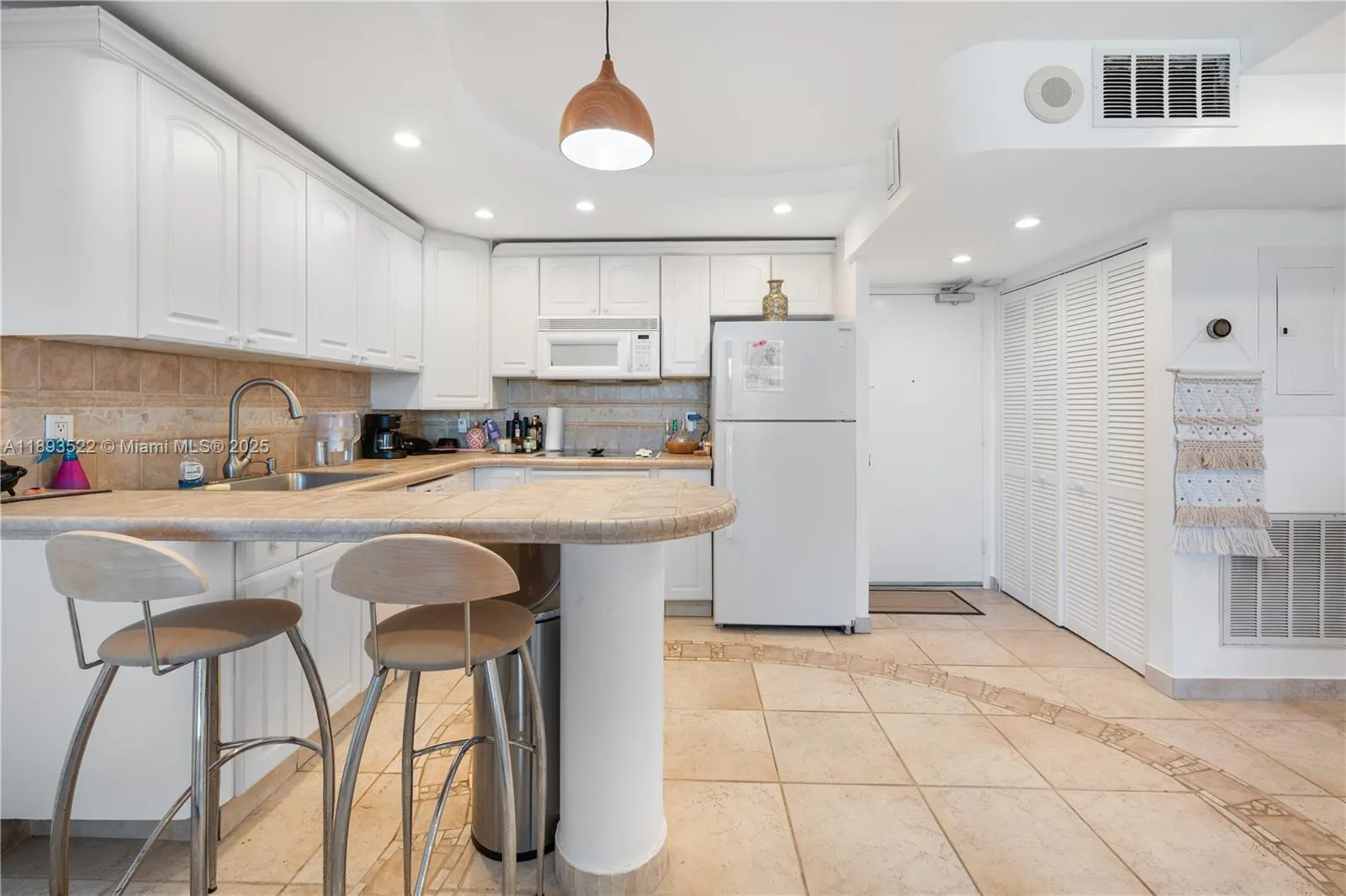 465 Ocean Dr, #524