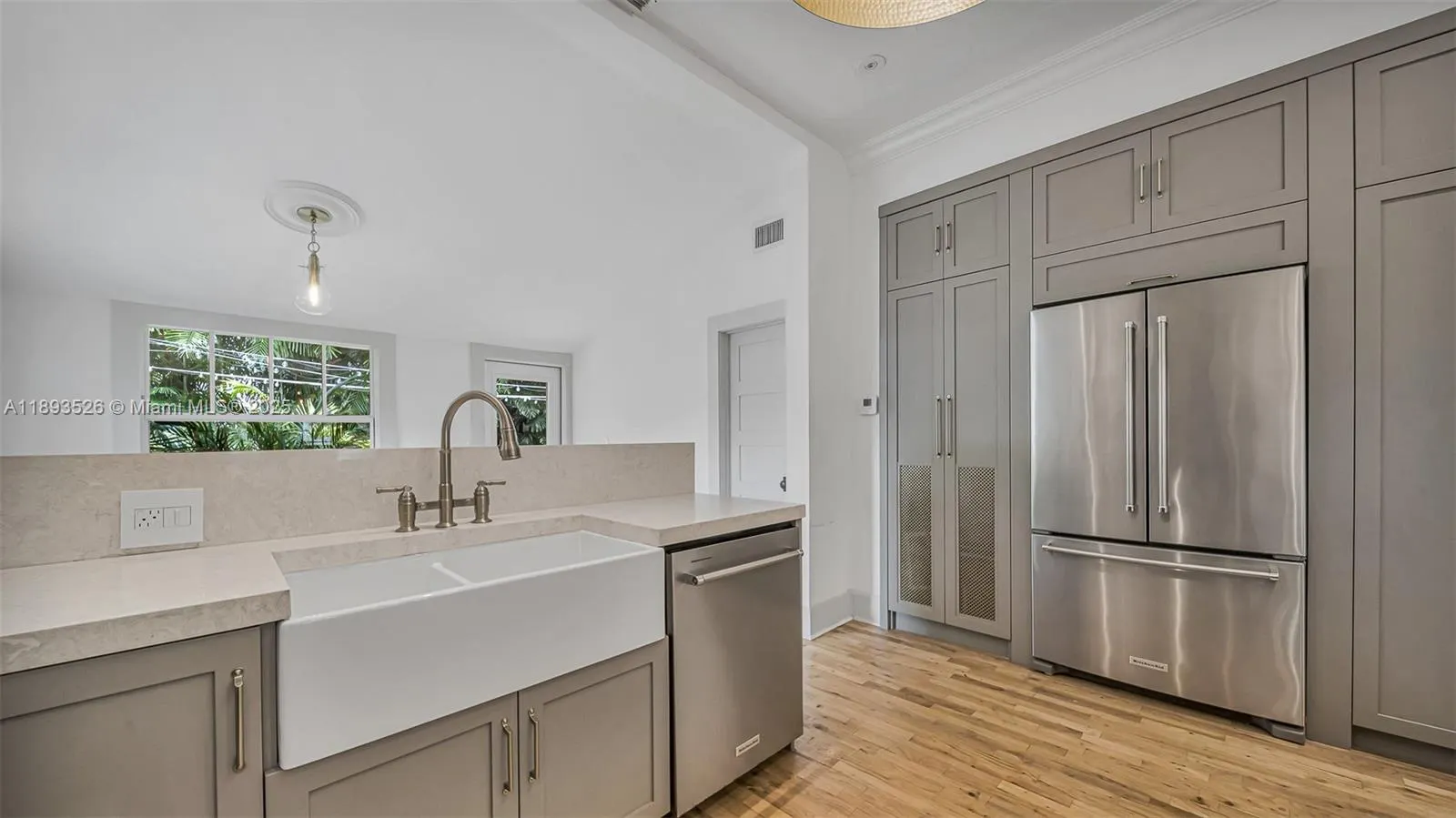 85 NE 46th St