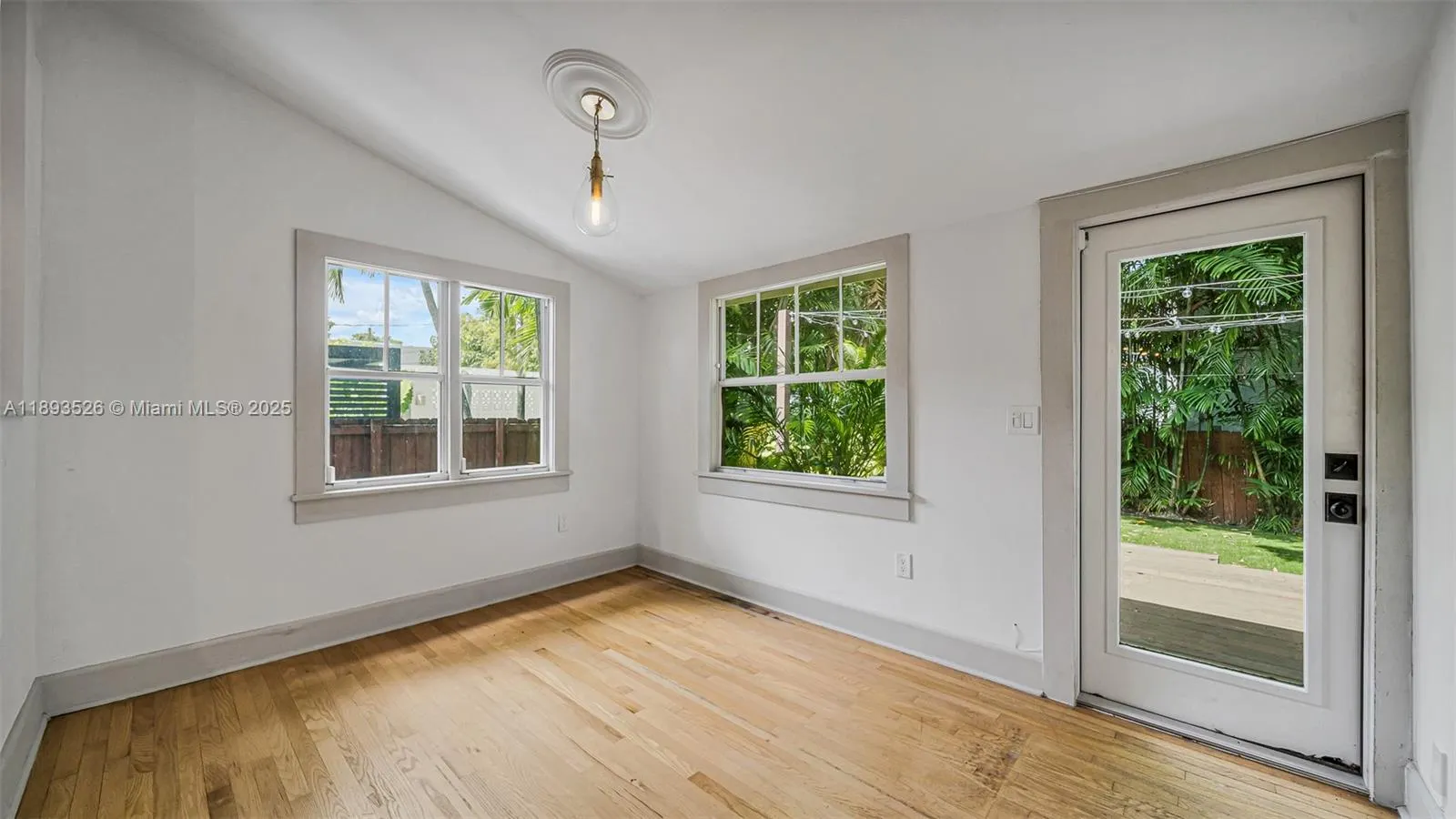 85 NE 46th St