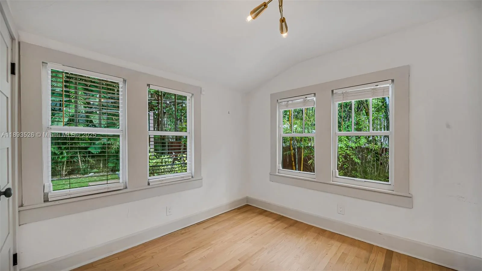 85 NE 46th St