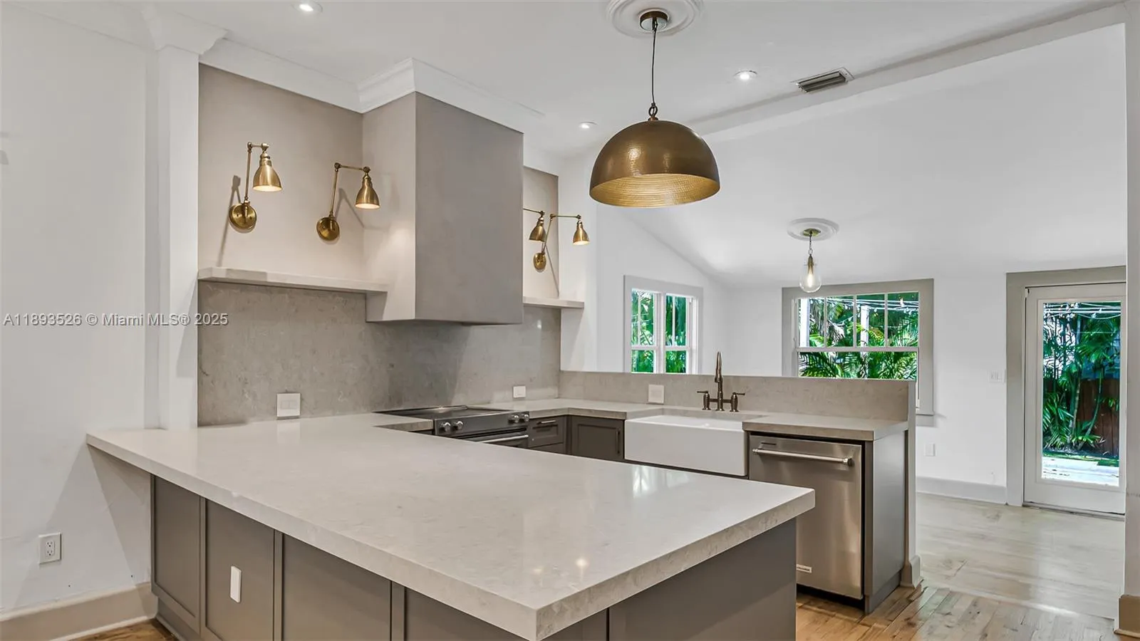 85 NE 46th St