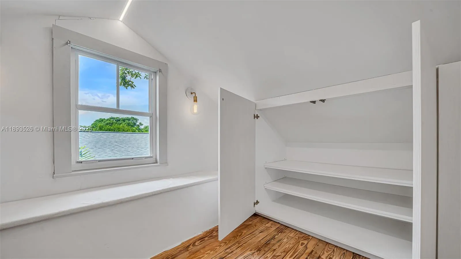 85 NE 46th St