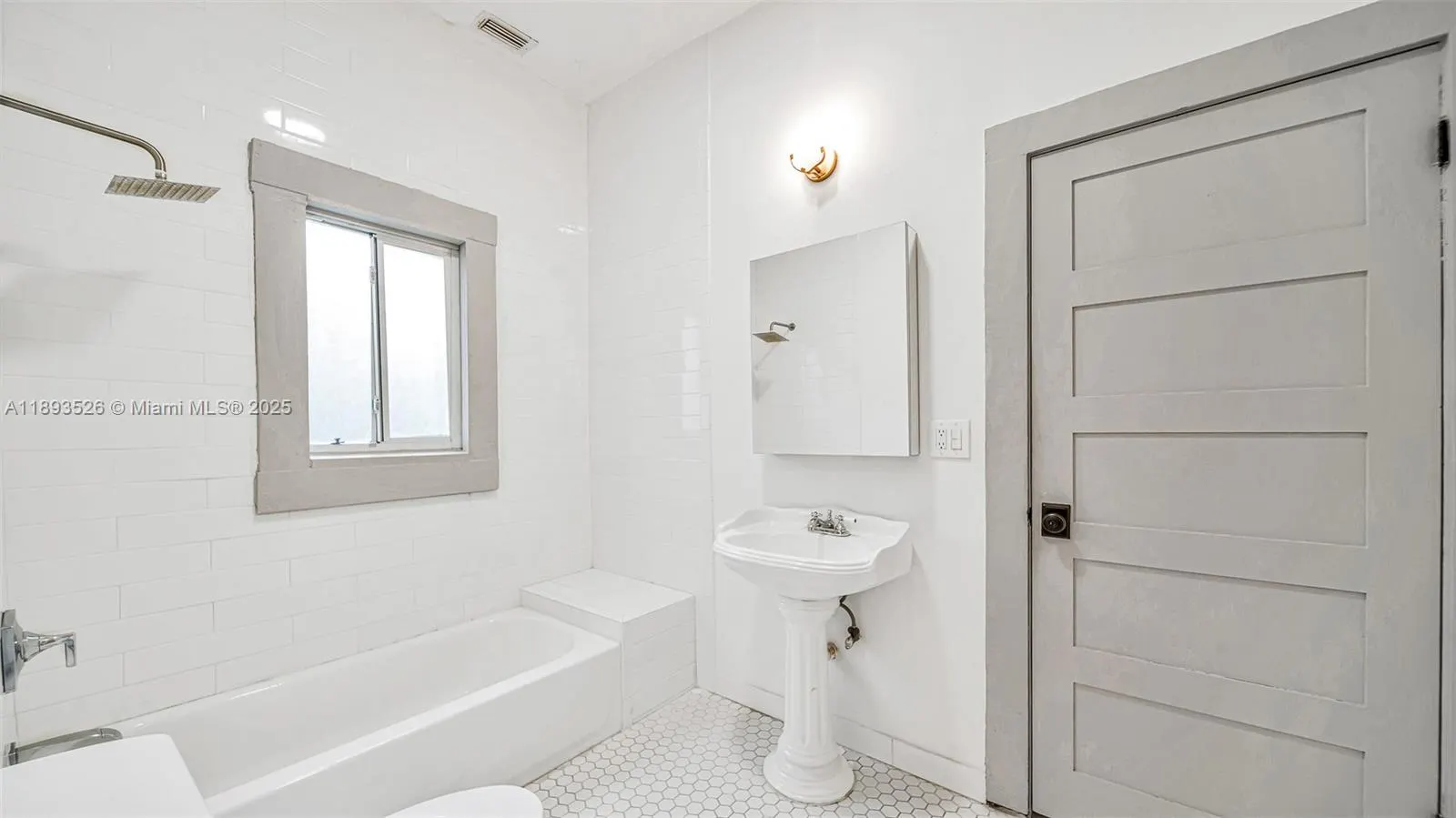 85 NE 46th St