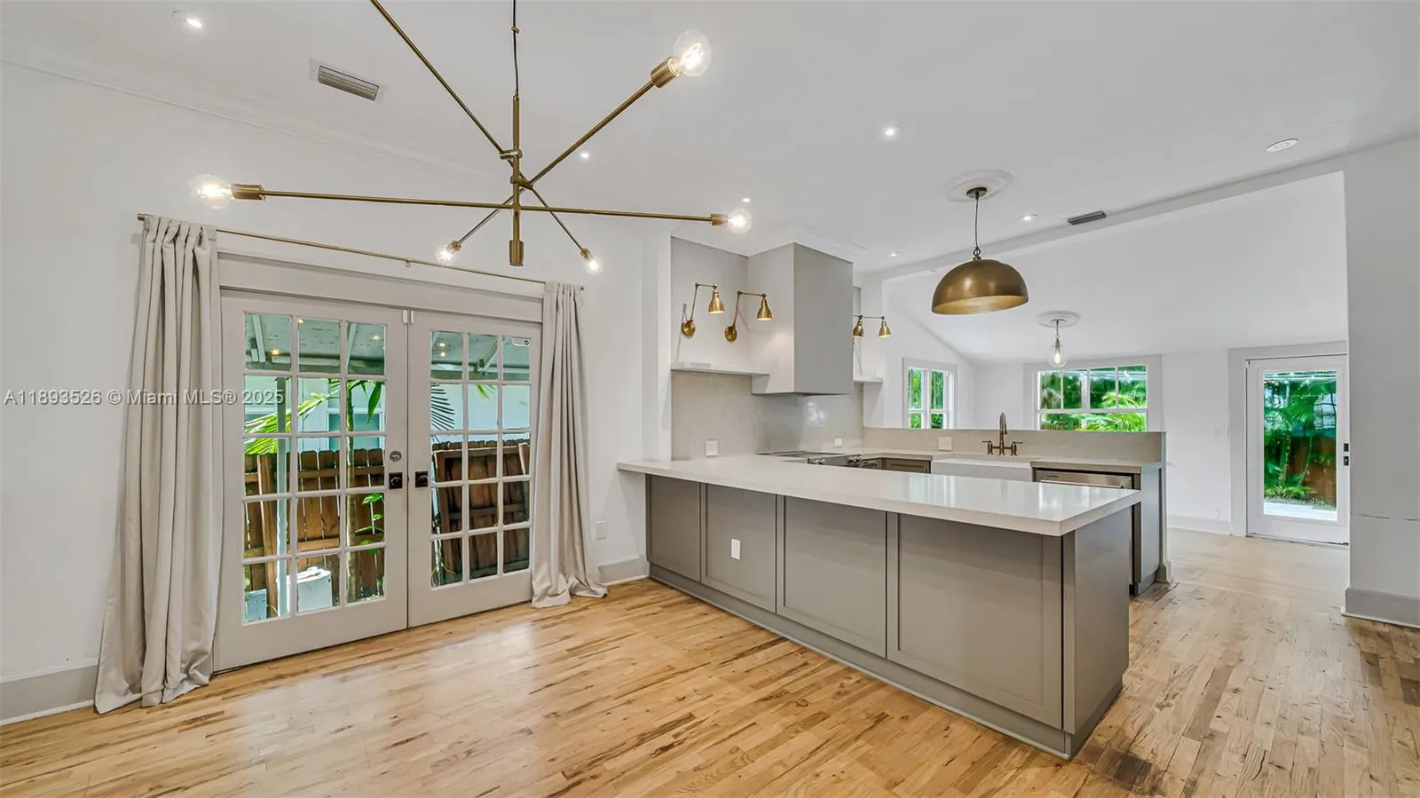 85 NE 46th St