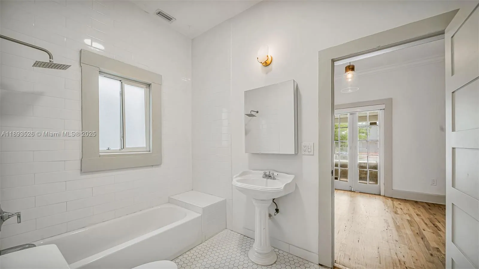 85 NE 46th St