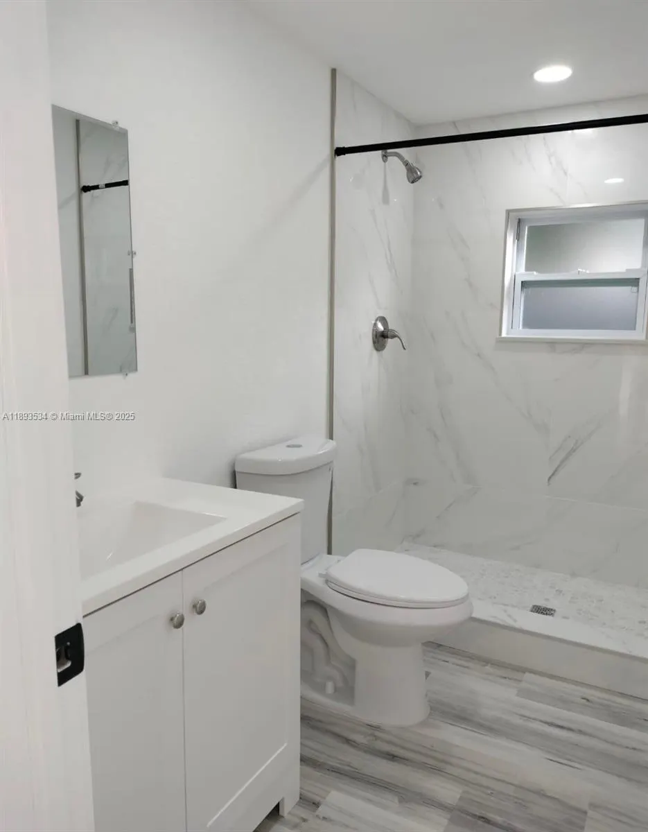 1062 NW 25th St
