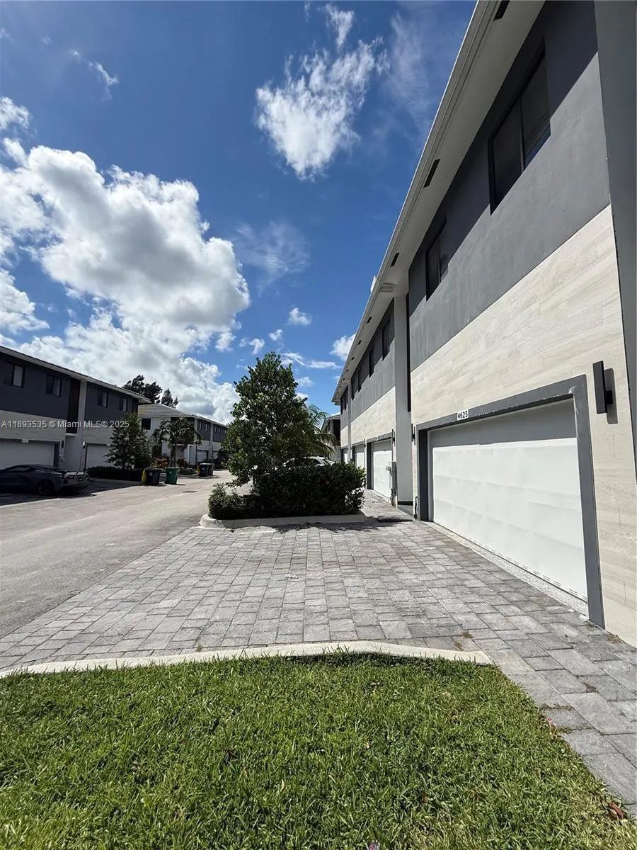 4625 SW 32nd Ave, #1C