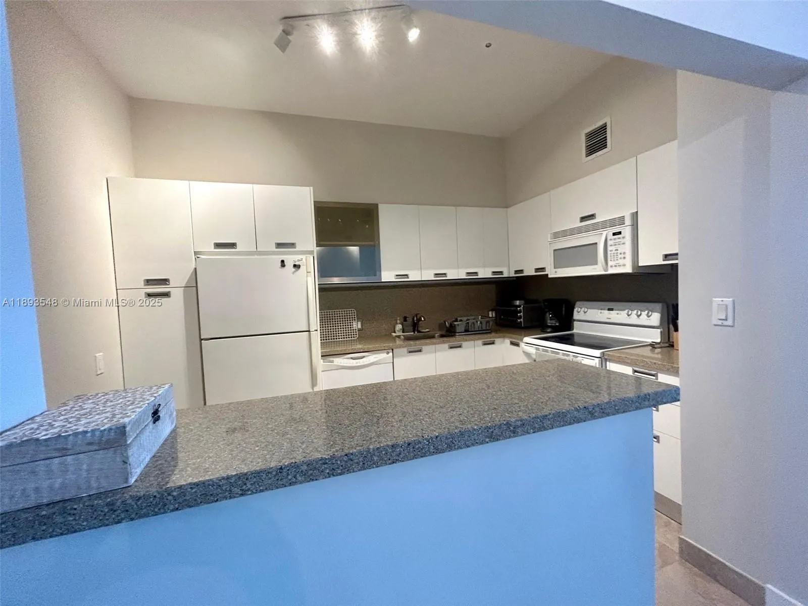 100 Bayview Dr, #PH08