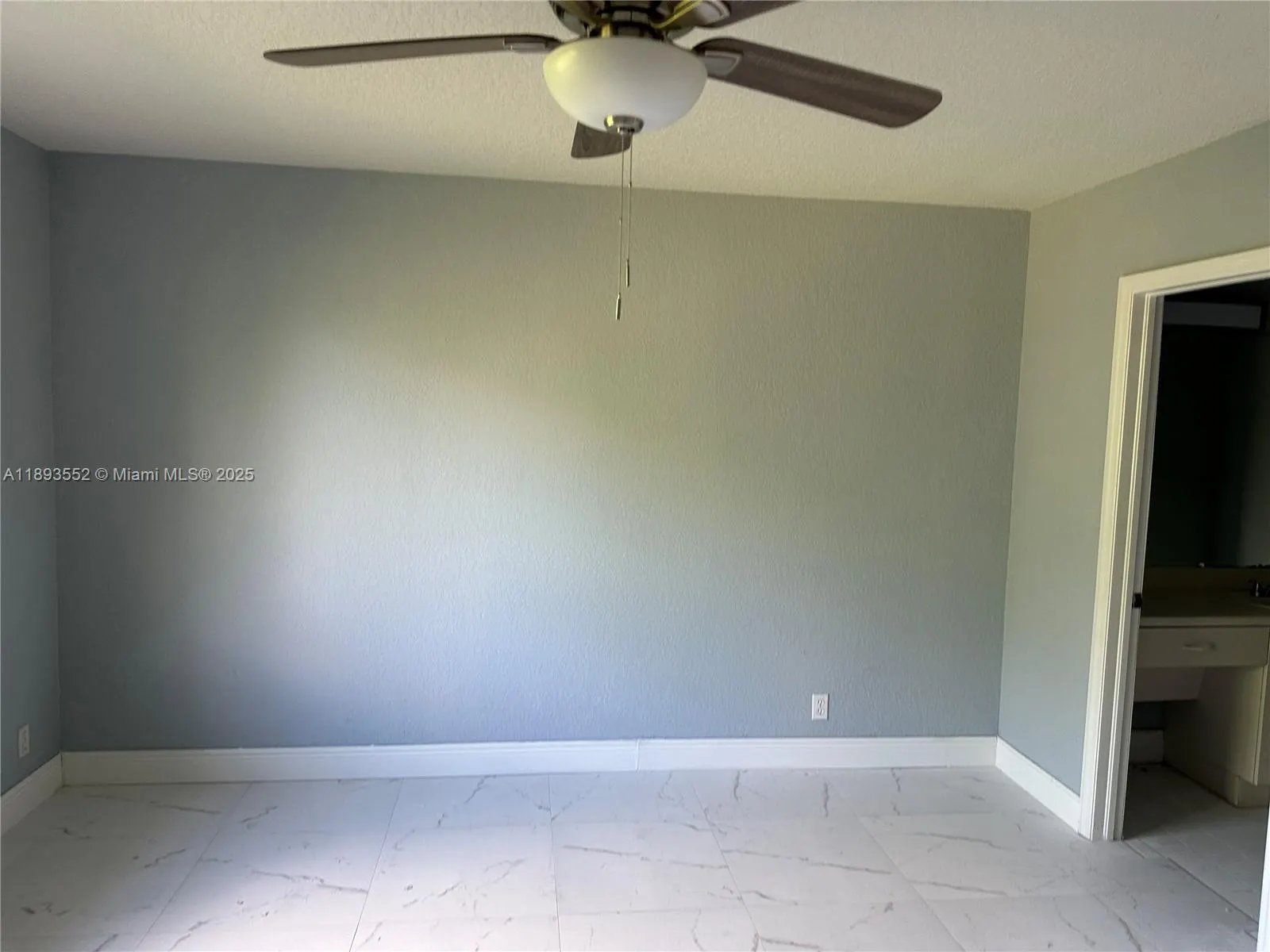 7653 Tamarac Island Cir