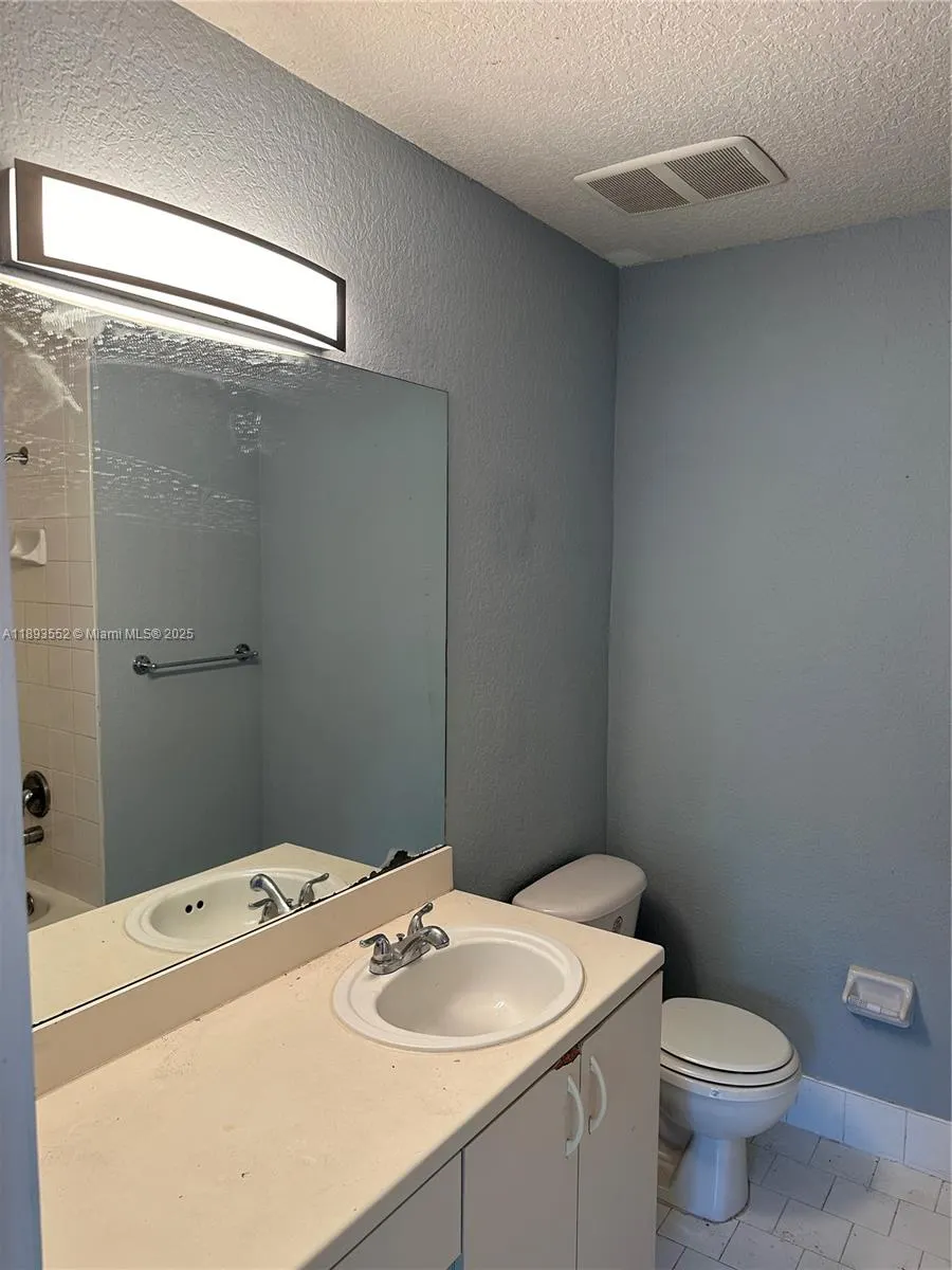 7653 Tamarac Island Cir