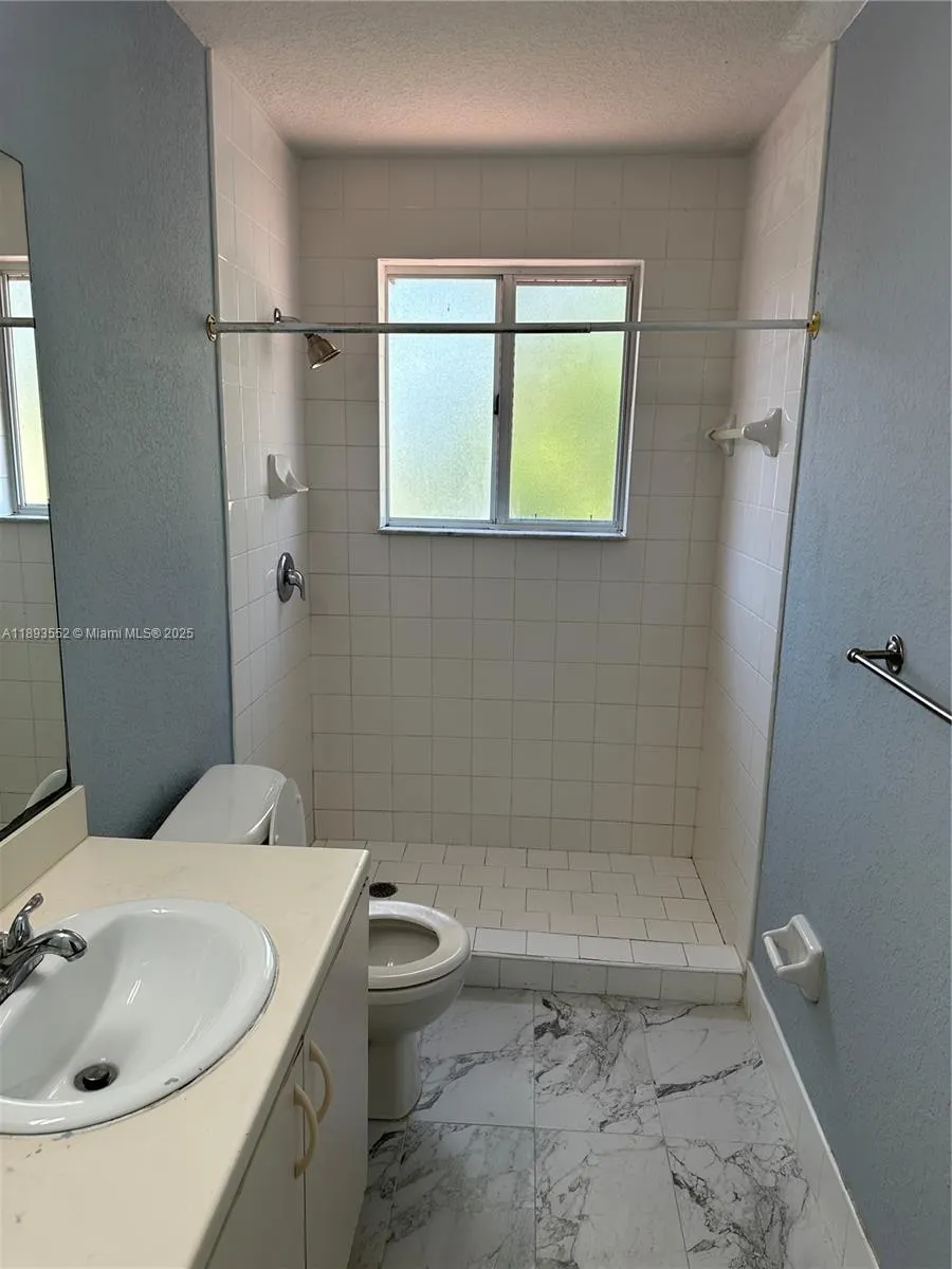 7653 Tamarac Island Cir