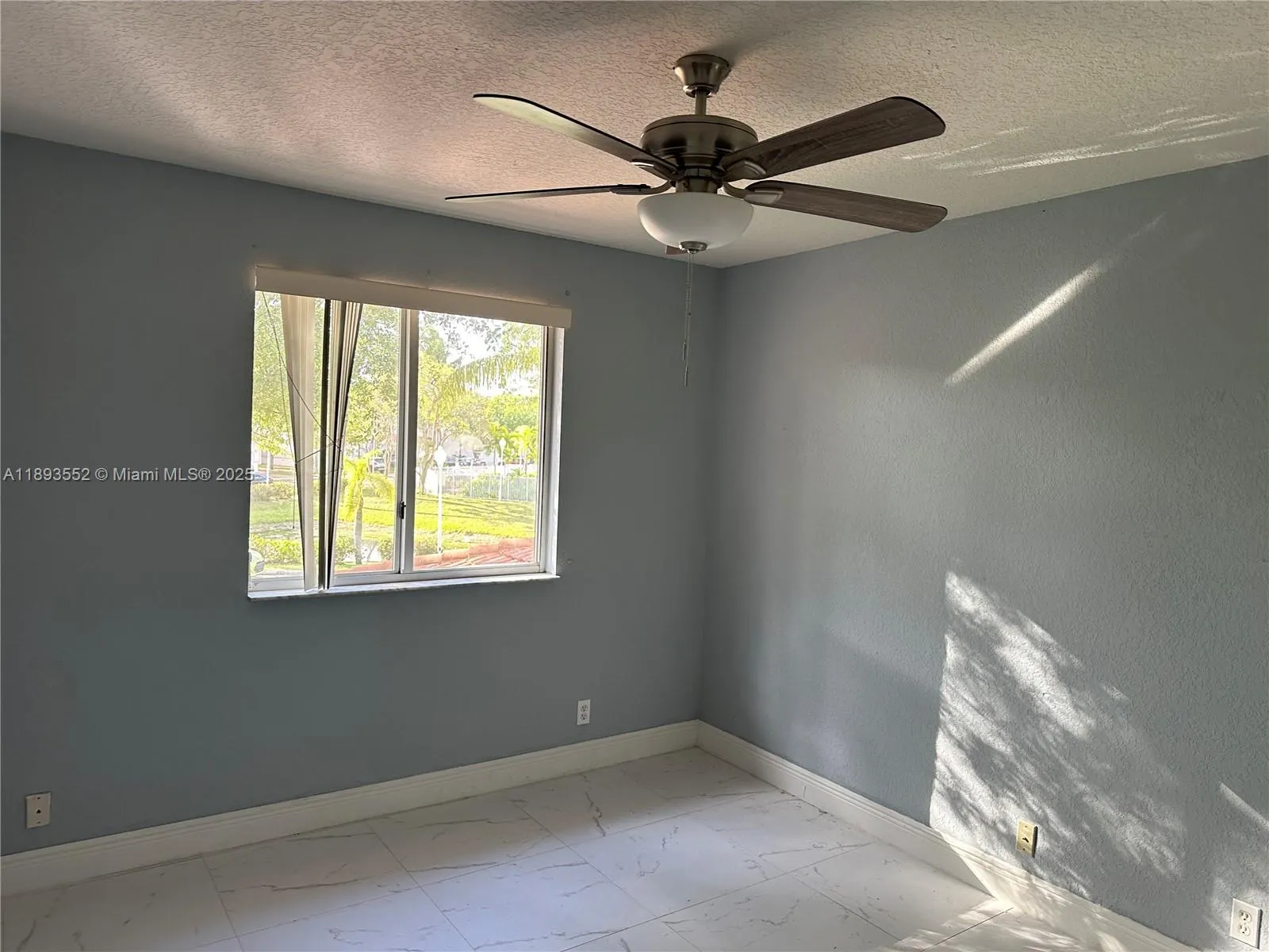 7653 Tamarac Island Cir