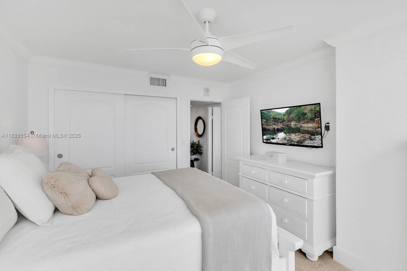 7135 Collins Ave, #1126