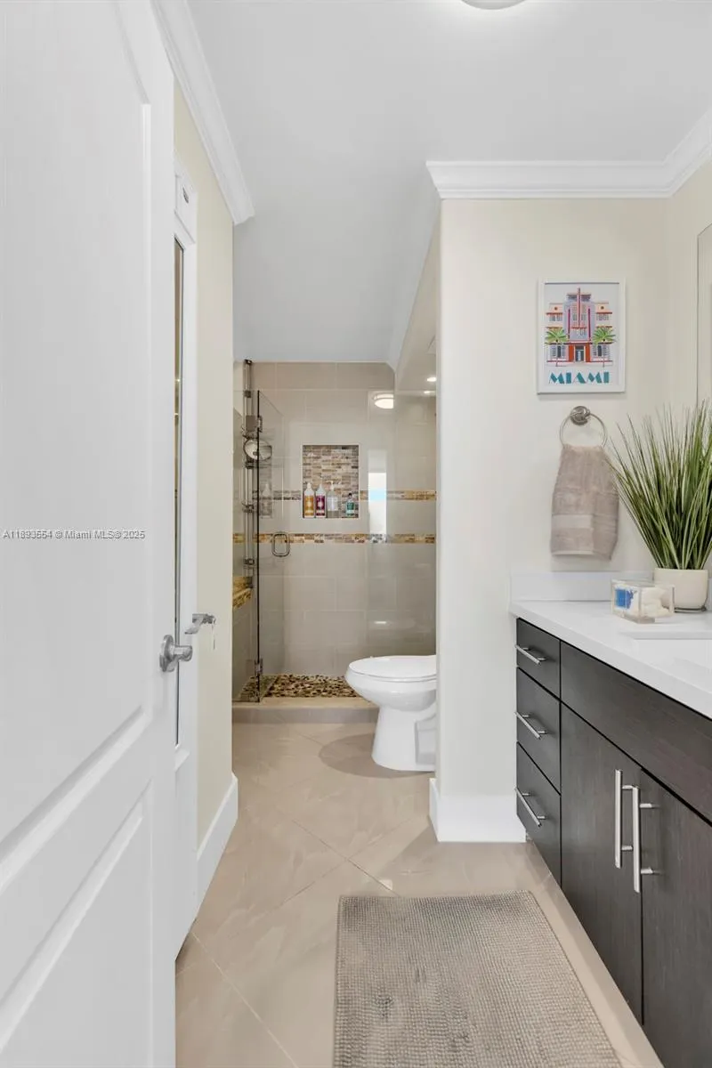 7135 Collins Ave, #1126