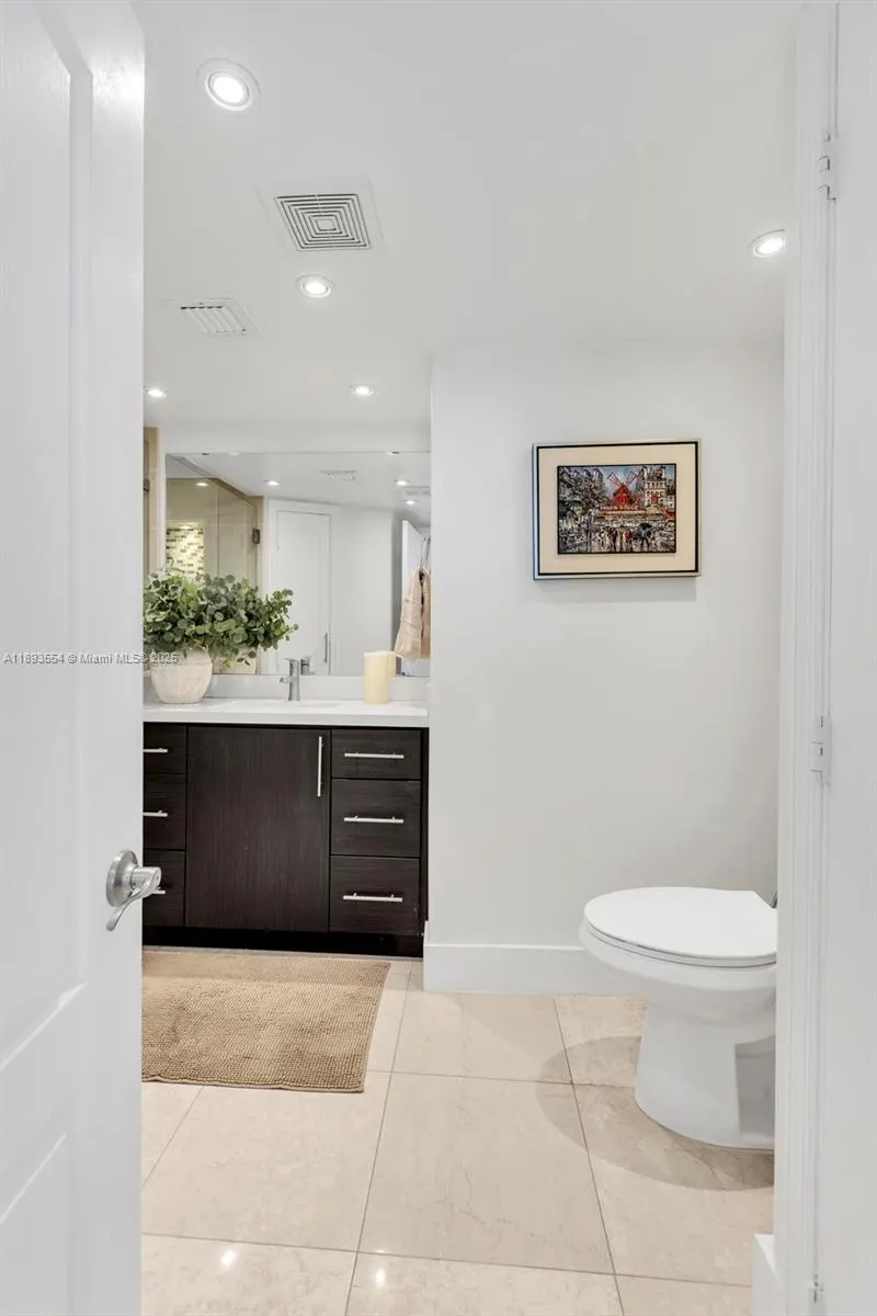 7135 Collins Ave, #1126