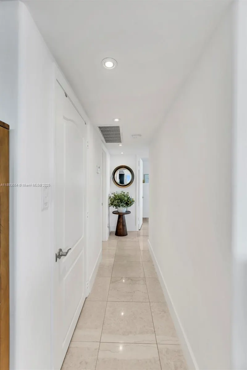 7135 Collins Ave, #1126